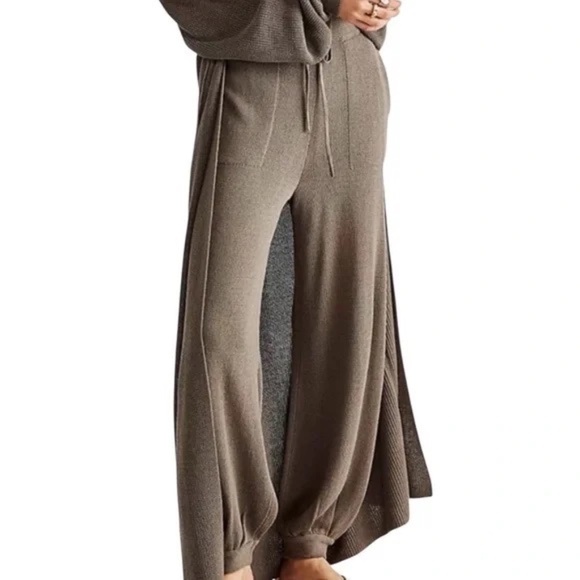 FP Beach Living In This Sweater Pants Wild Truffle Size Small - Picture 1 of 6